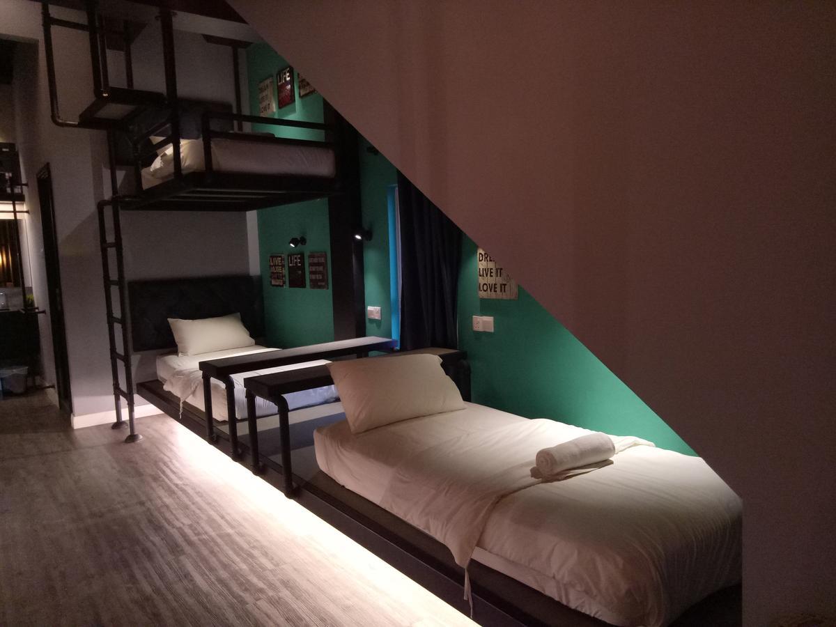 Tube Hotel Klebang Melaka Exterior foto